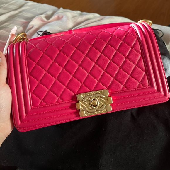 CHANEL Le Boy Old Medium Fuchsia - Picture 3 of 13